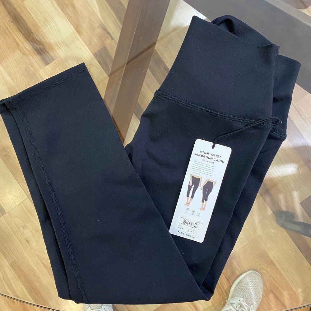 NWT Alo High-Waist Airbrush Capri, size M